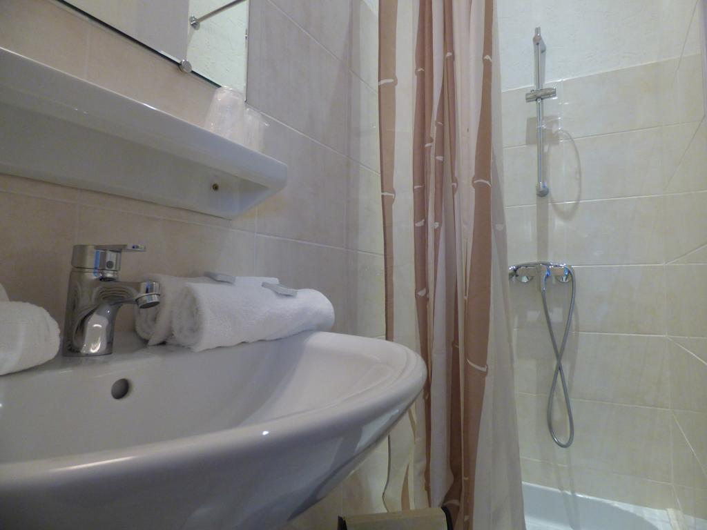 Hotel Saint Jean Vals-les-Bains Room photo