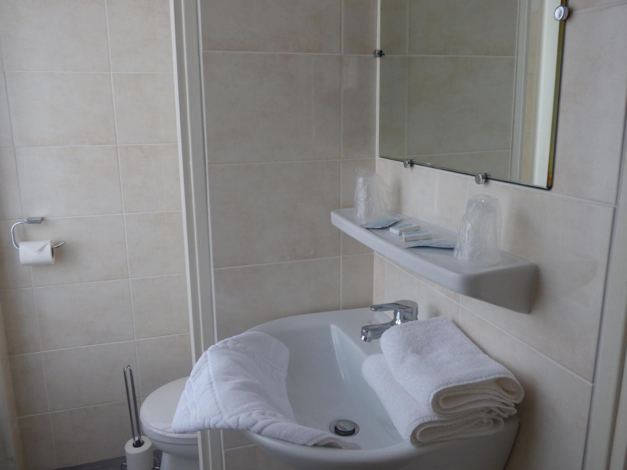 Hotel Saint Jean Vals-les-Bains Room photo