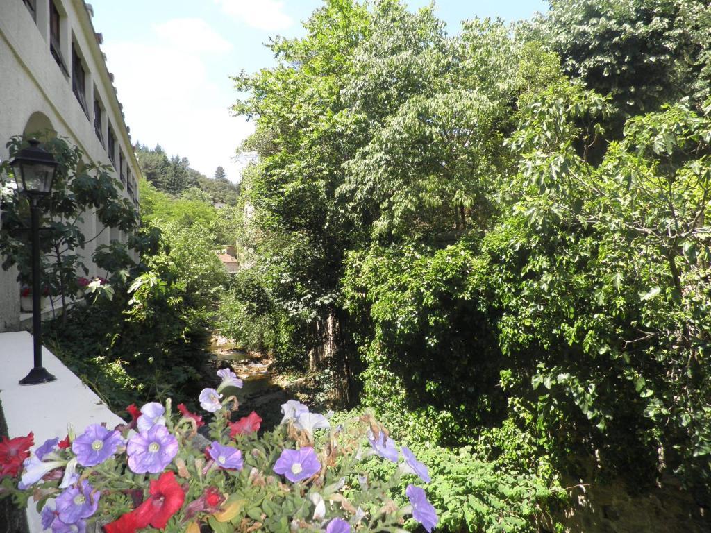 Hotel Saint Jean Vals-les-Bains Exterior photo